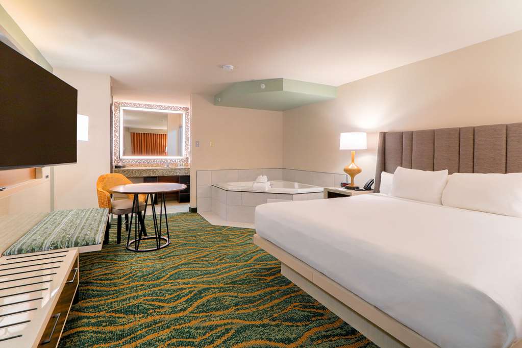 QUALITY INN NEAR THE ISLAND PIGEON-guestroom-Guest Room,Suite,On-Site.jpg