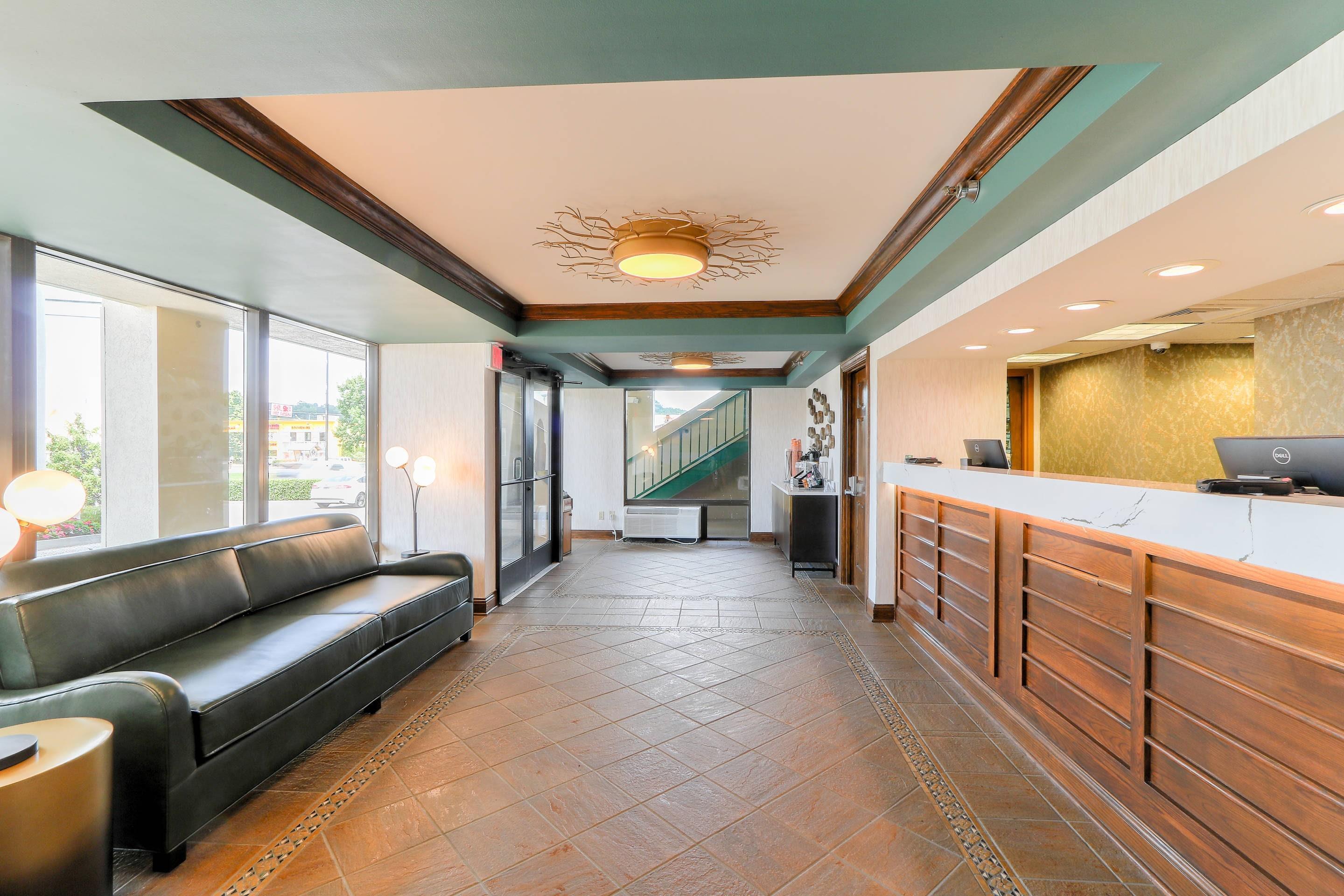 Hotel lobby | Quality Inn Near the Island Pigeon Forge