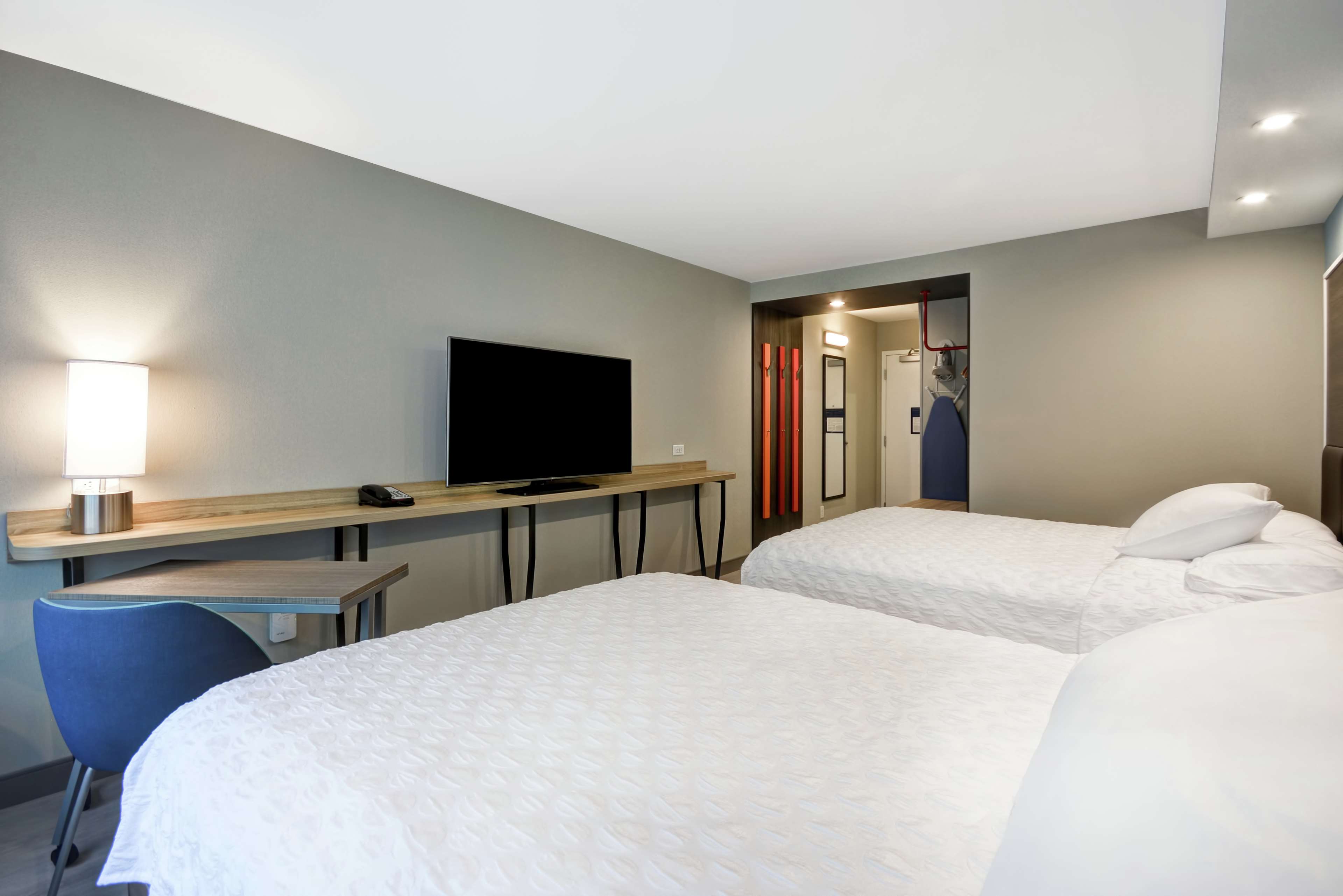 Tru by Hilton Chicopee Springfield Room Type - 2 QN HEARING ACCESSIBLE