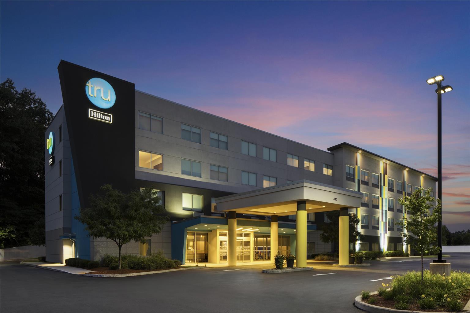 Tru by Hilton Chicopee Springfield