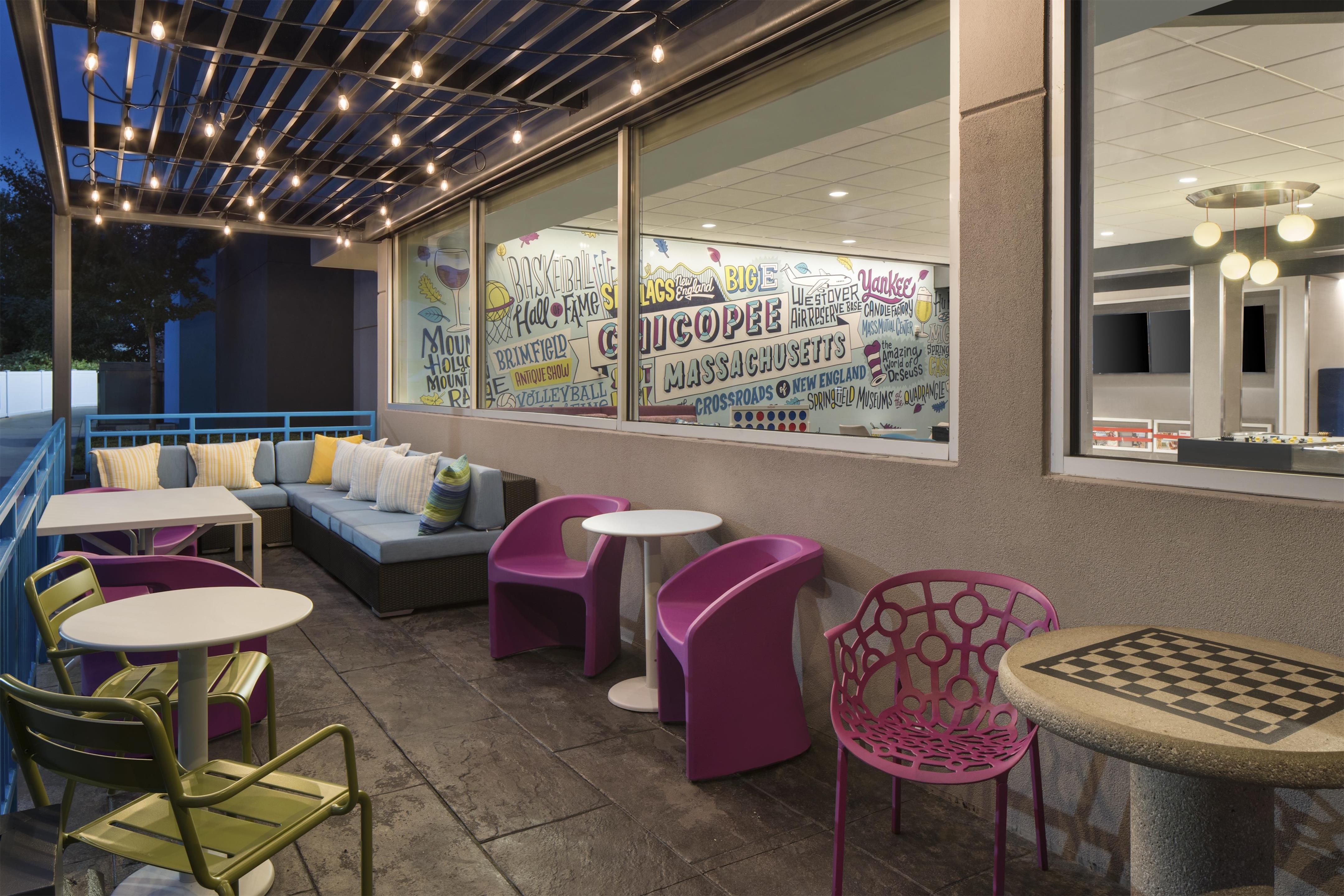 Exterior | Tru by Hilton Chicopee Springfield
