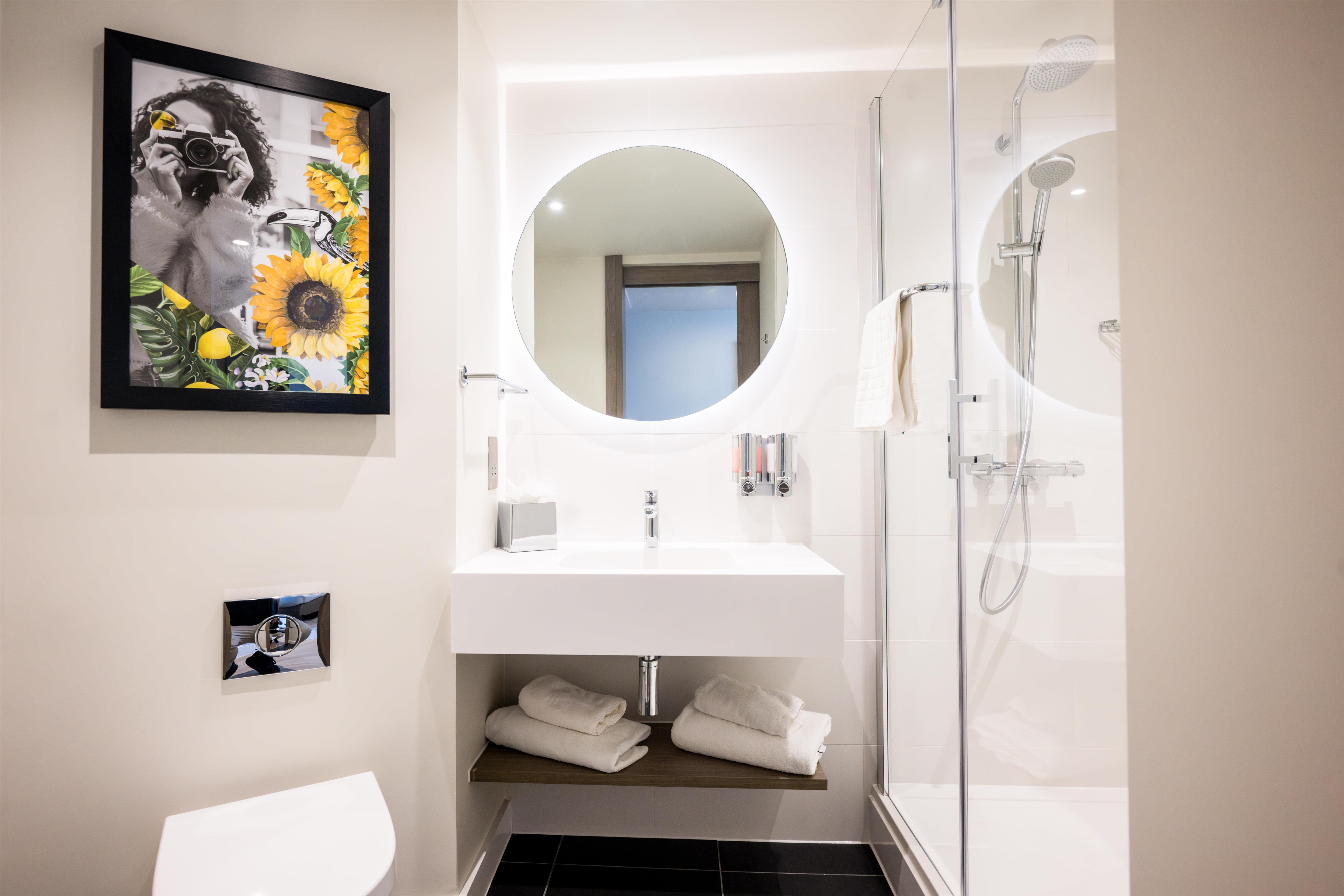 Hampton by Hilton Blackpool Room Type - TWO DOUBLE BEDS ROOM NS