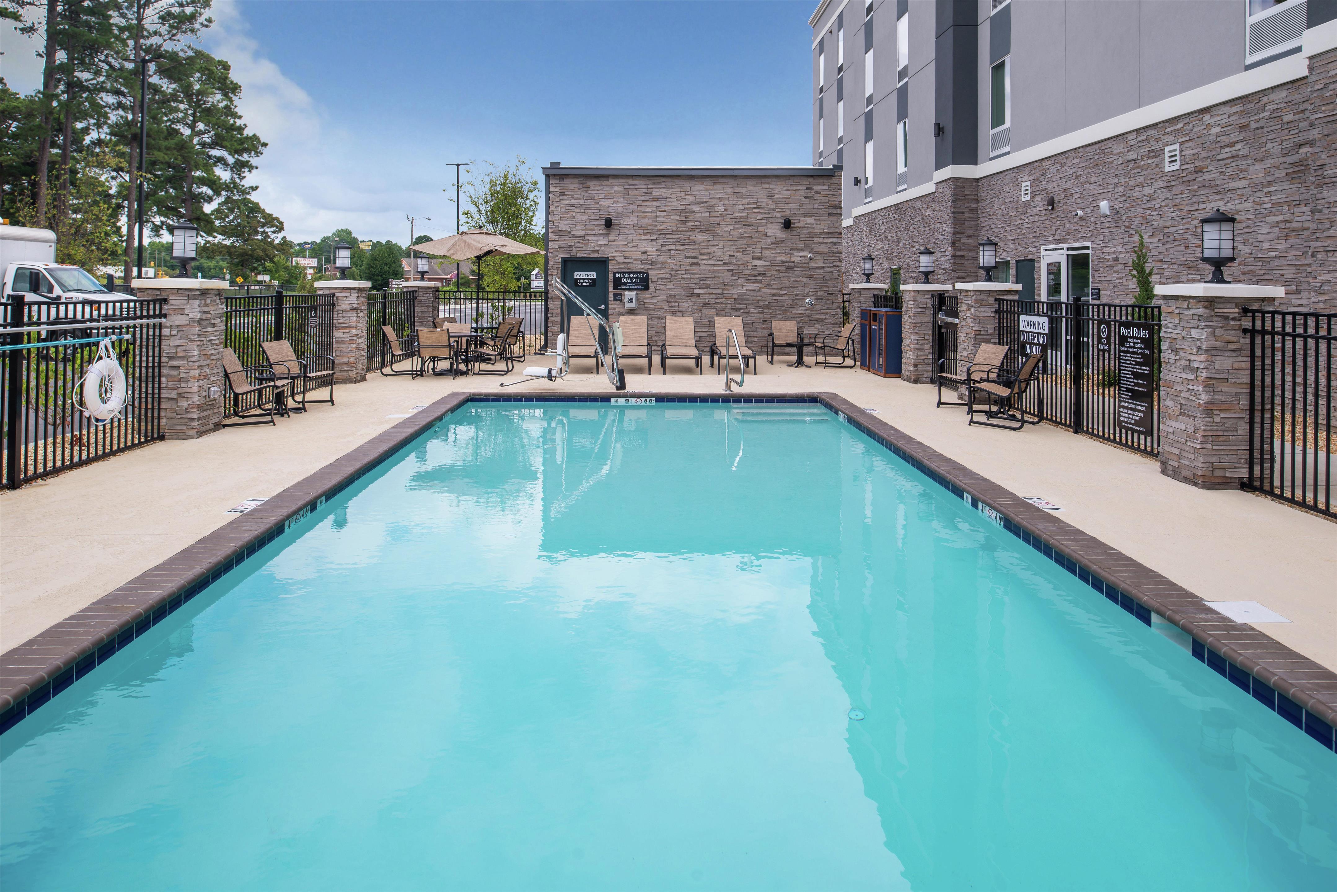 Pool | Hampton Inn Benson