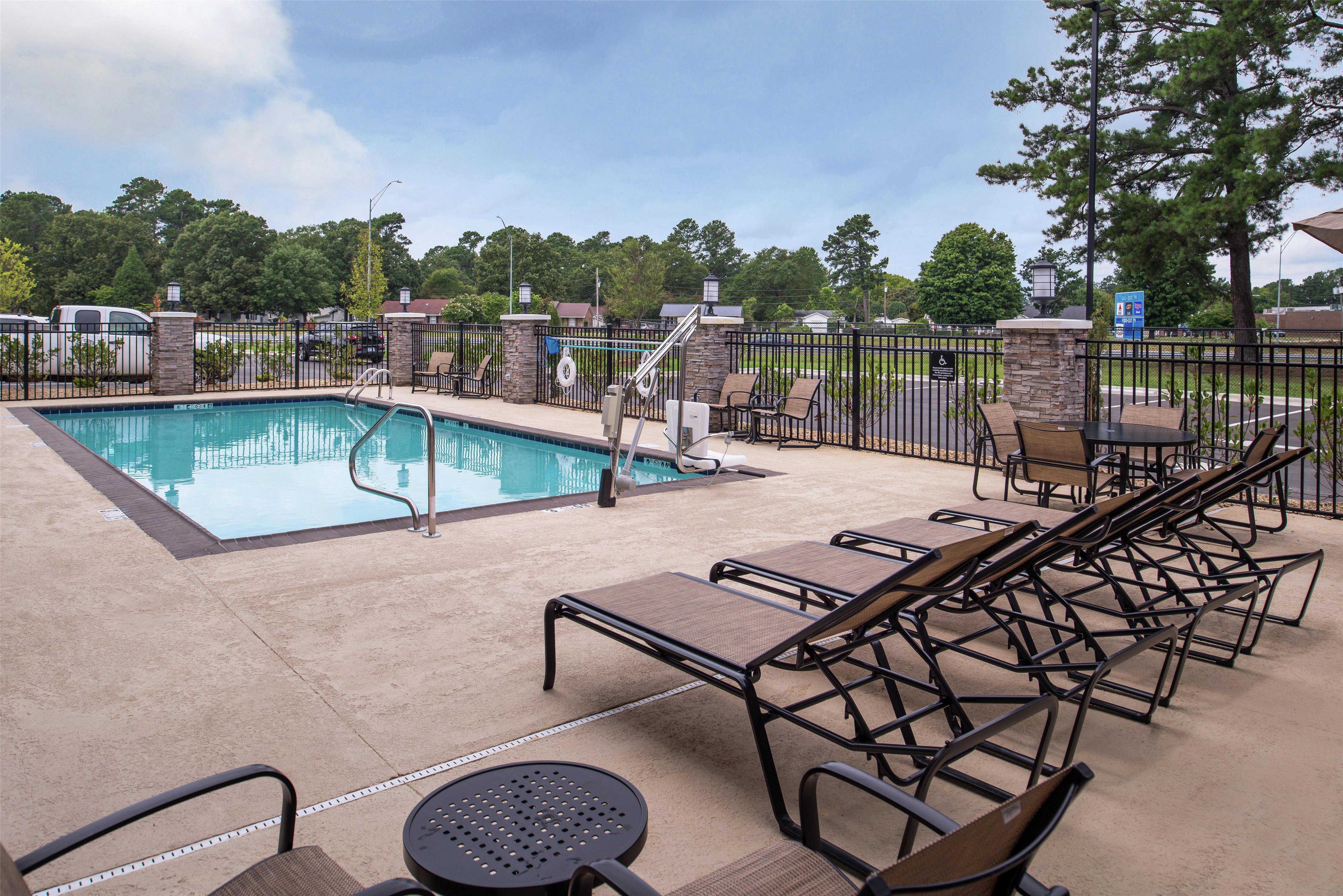 Pool | Hampton Inn Benson