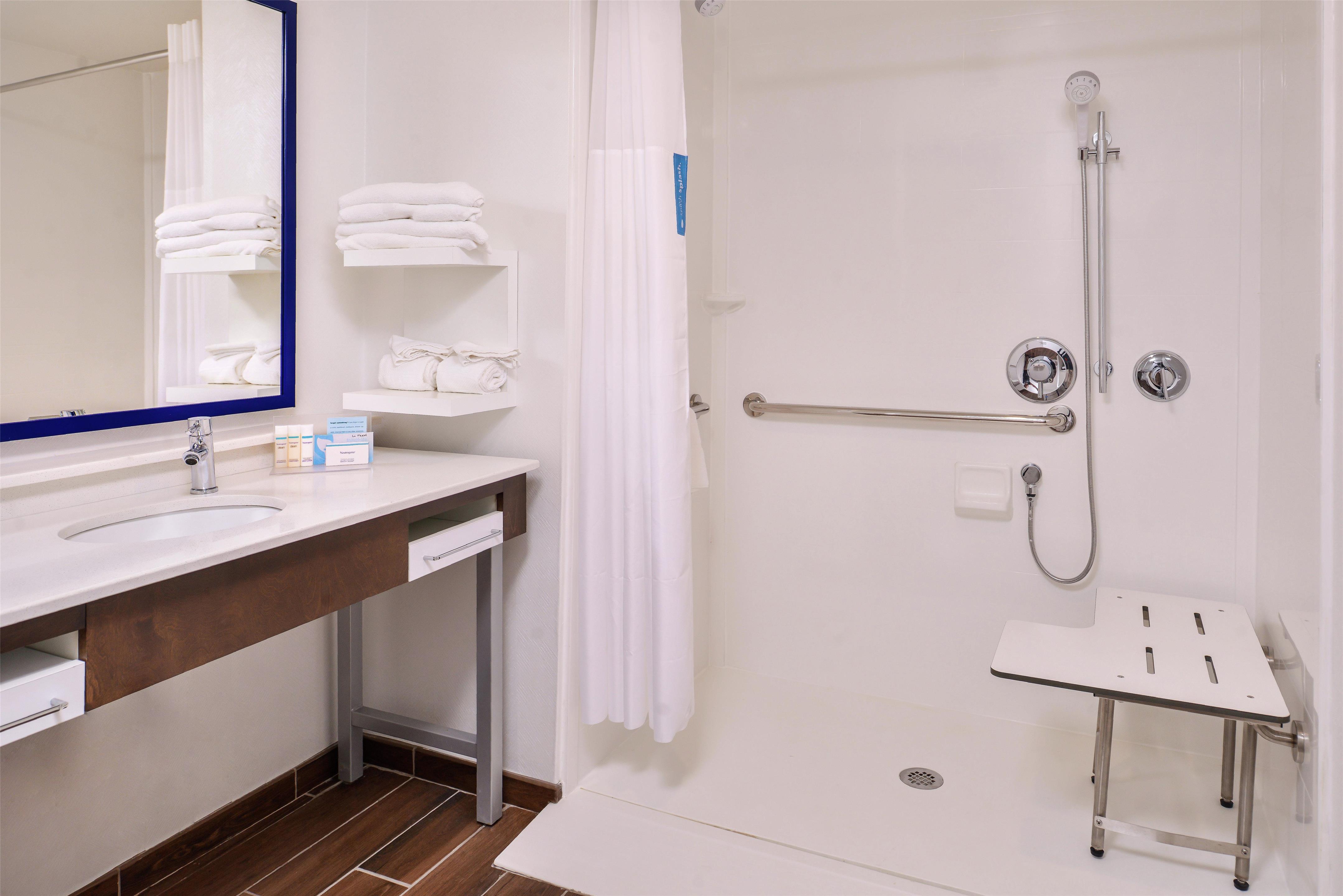 Guest room bath