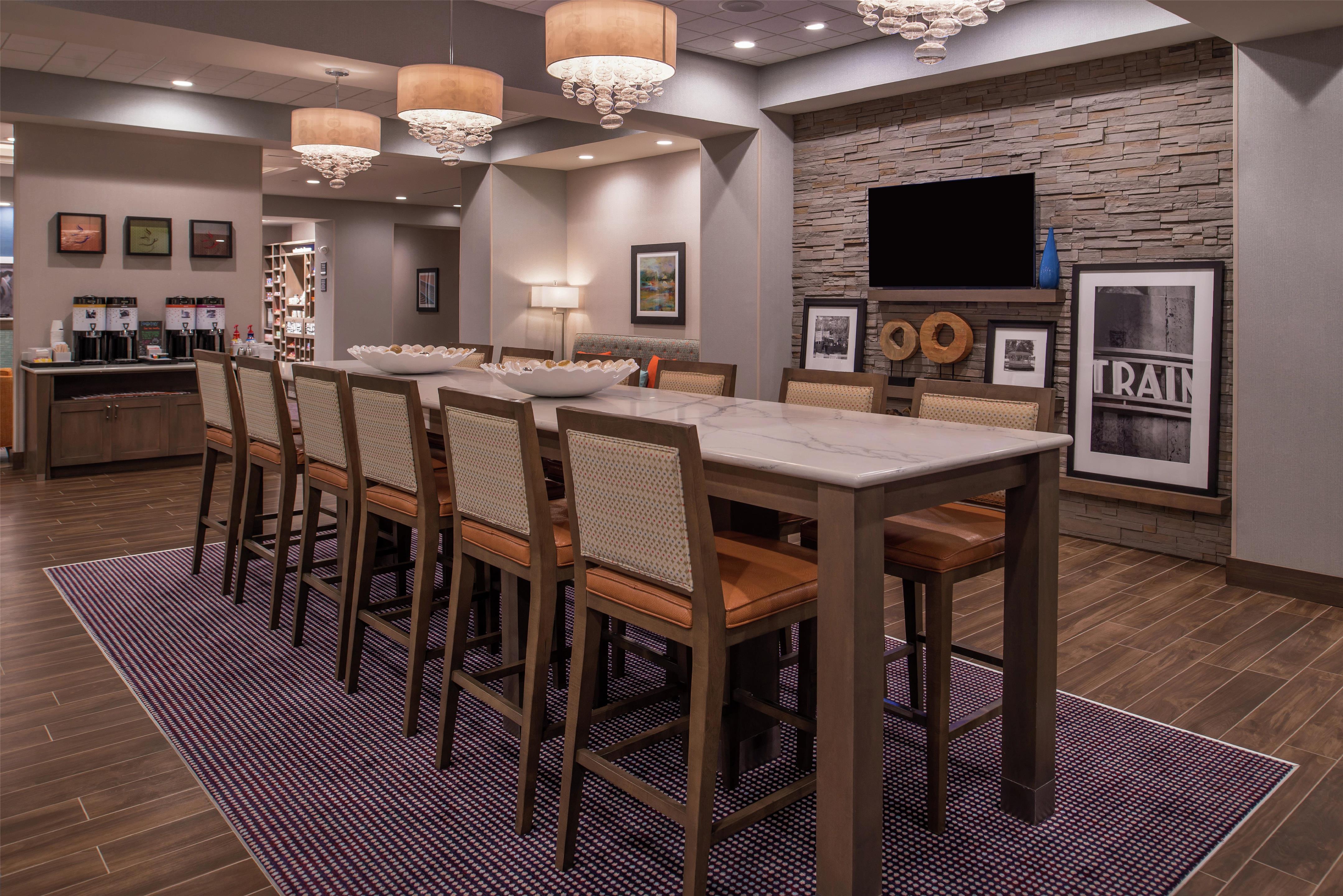 Lobby | Hampton Inn Benson