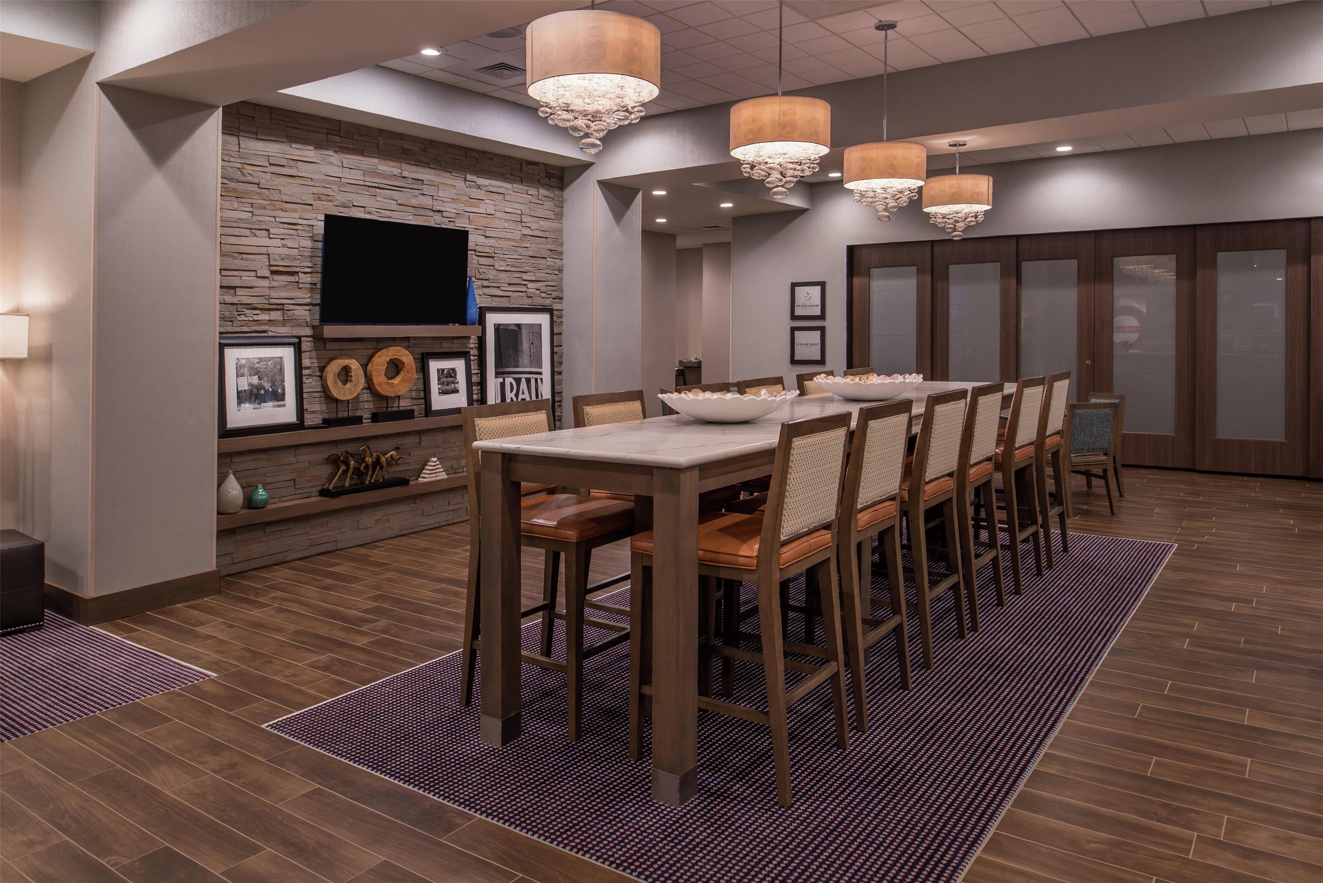 Lobby | Hampton Inn Benson