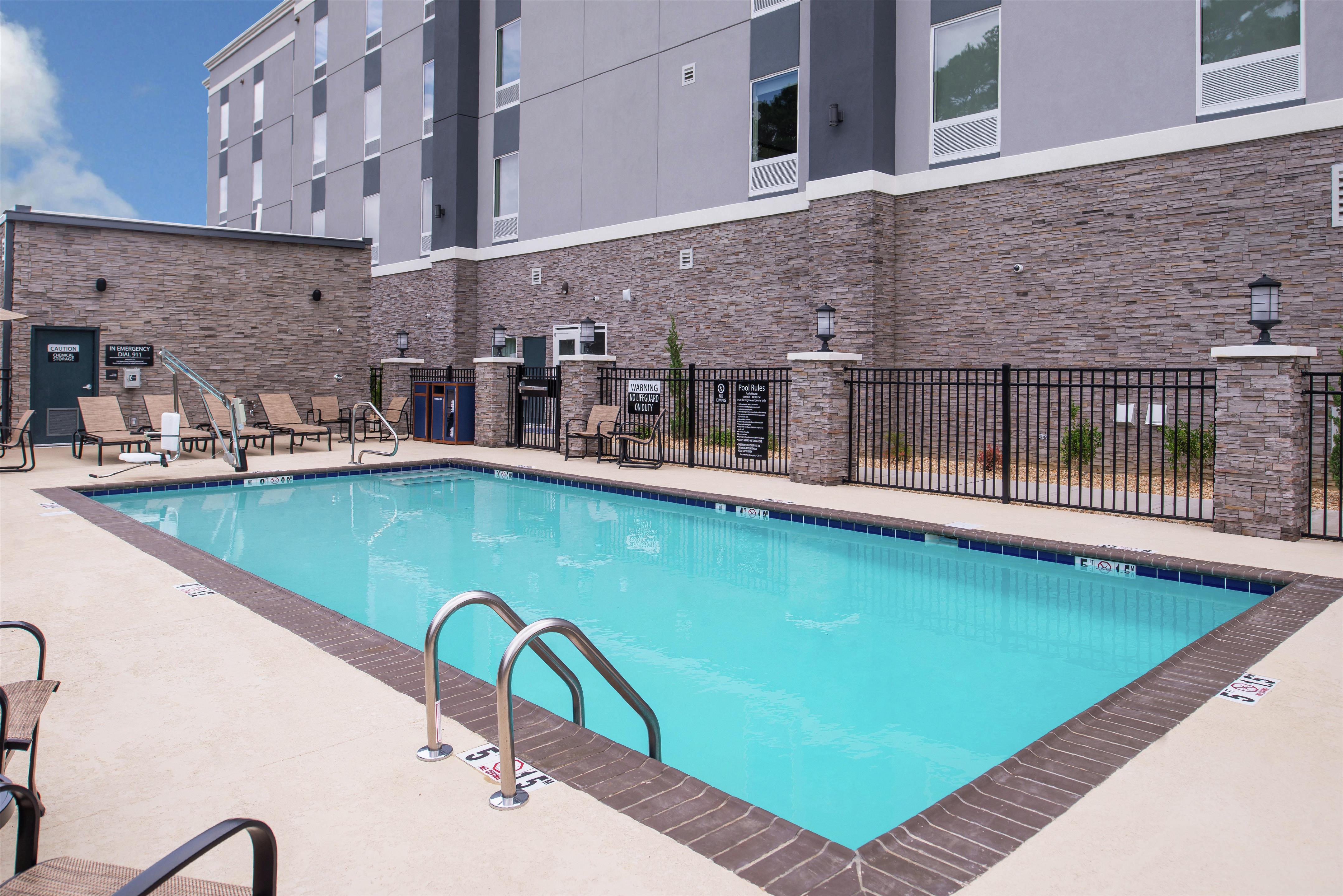 Pool | Hampton Inn Benson