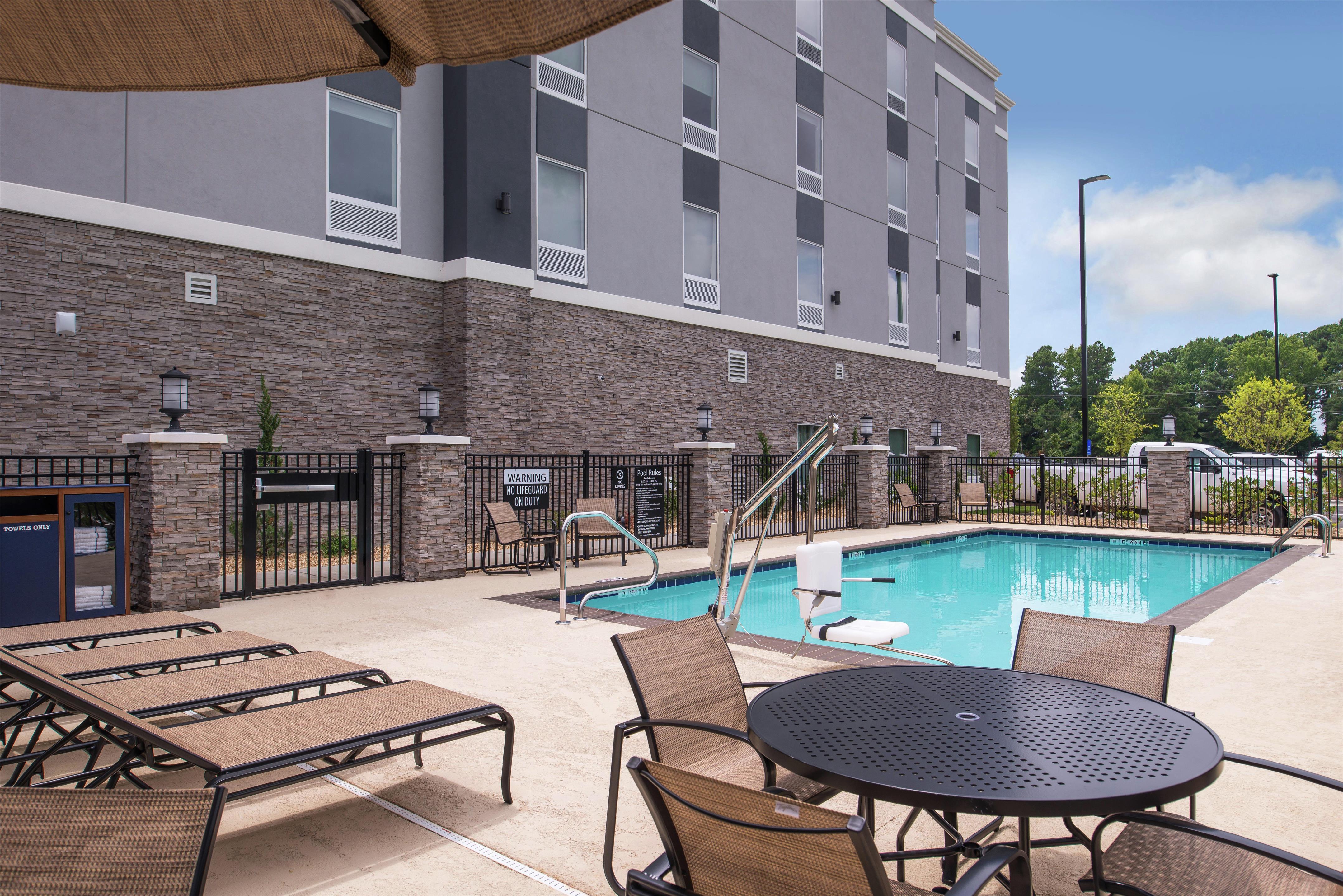 Pool | Hampton Inn Benson