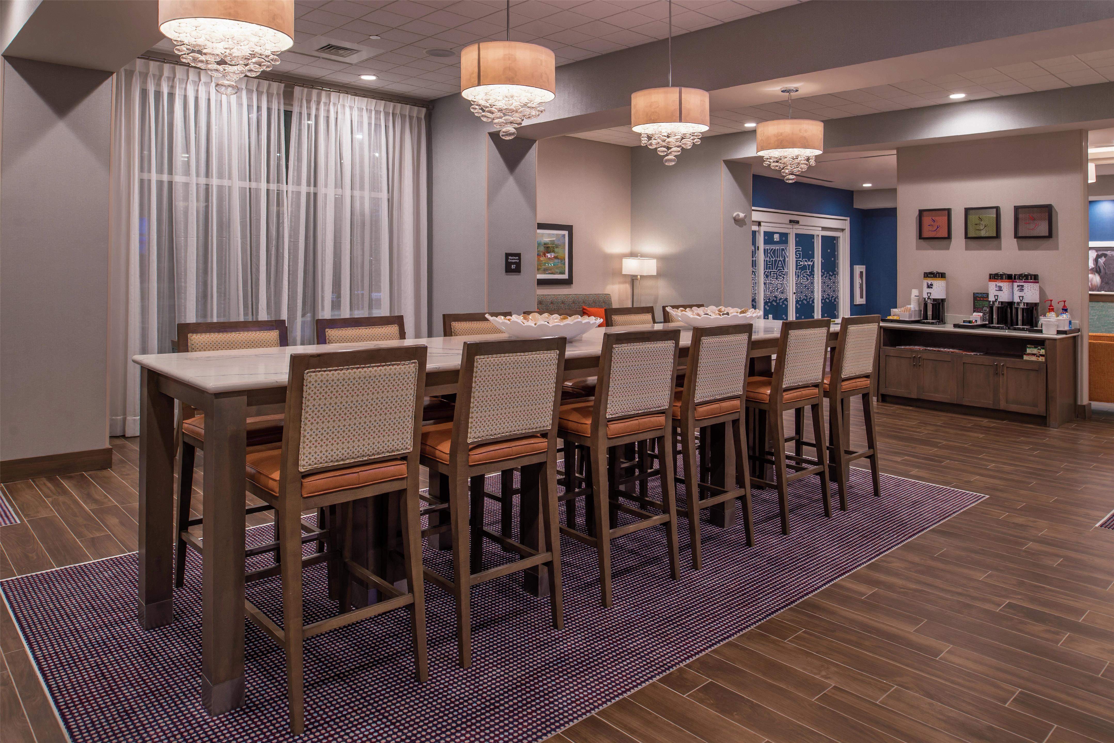 Lobby | Hampton Inn Benson