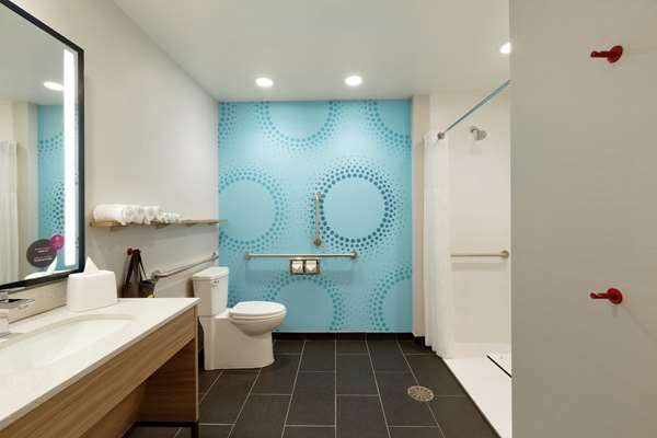  - Tru by Hilton Hotel St Charles - I-70, Exit 229B