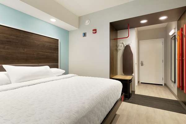  - Tru by Hilton Hotel St Charles - I-70, Exit 229B