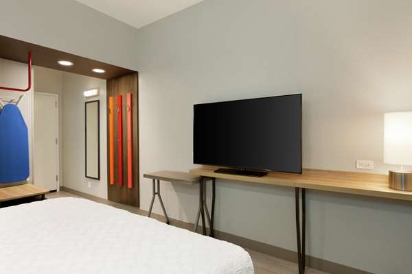  - Tru by Hilton Hotel St Charles - I-70, Exit 229B