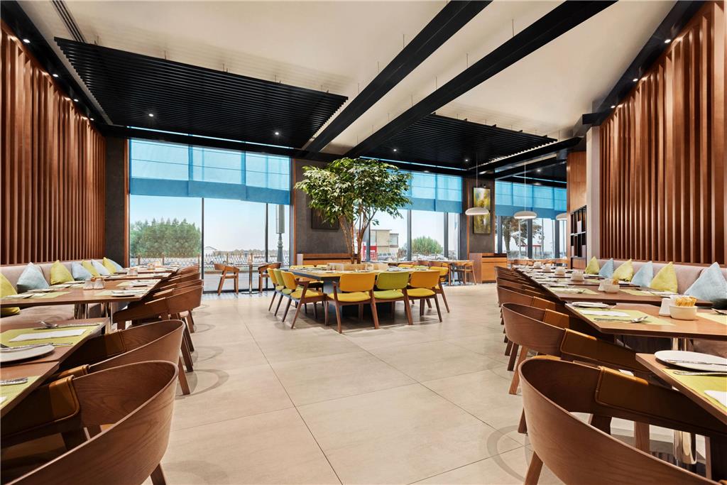 WYNDHAM GARDEN AJMAN CORNICHE-guestroom-Dining,Dining Area,On-Site.jpg