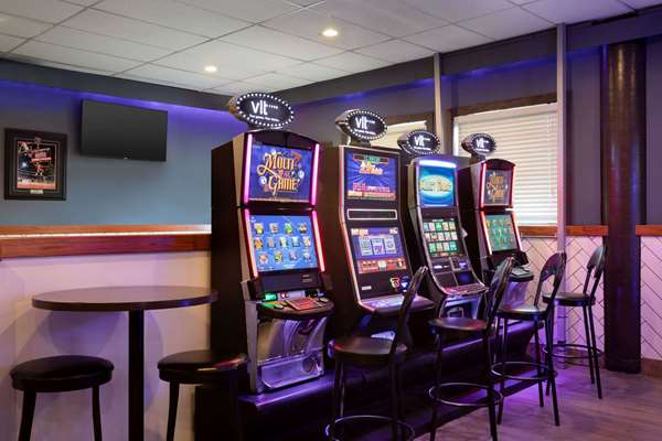 Bar - Travelodge Whitecourt