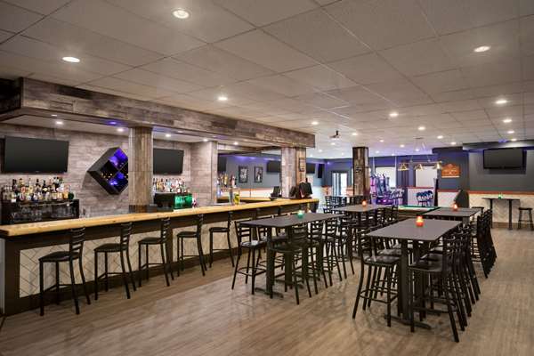 Bar - Travelodge Whitecourt