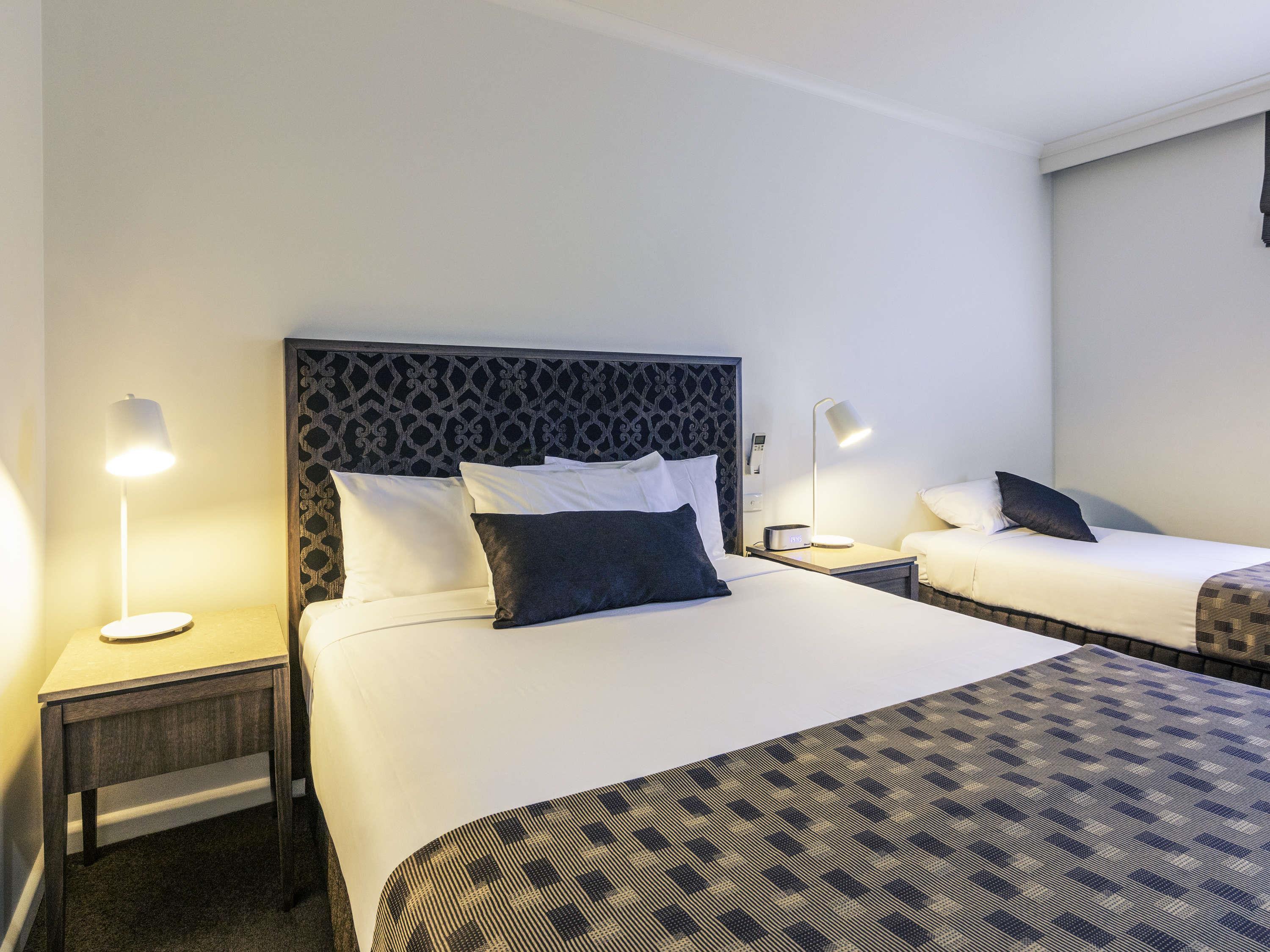 Mercure Albury Room Type - Superior Room with 1 queensize bed and 1 single bed