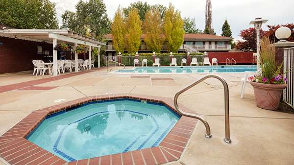 Spa - SureStay Collection by Best Western Baugh Motel Logan