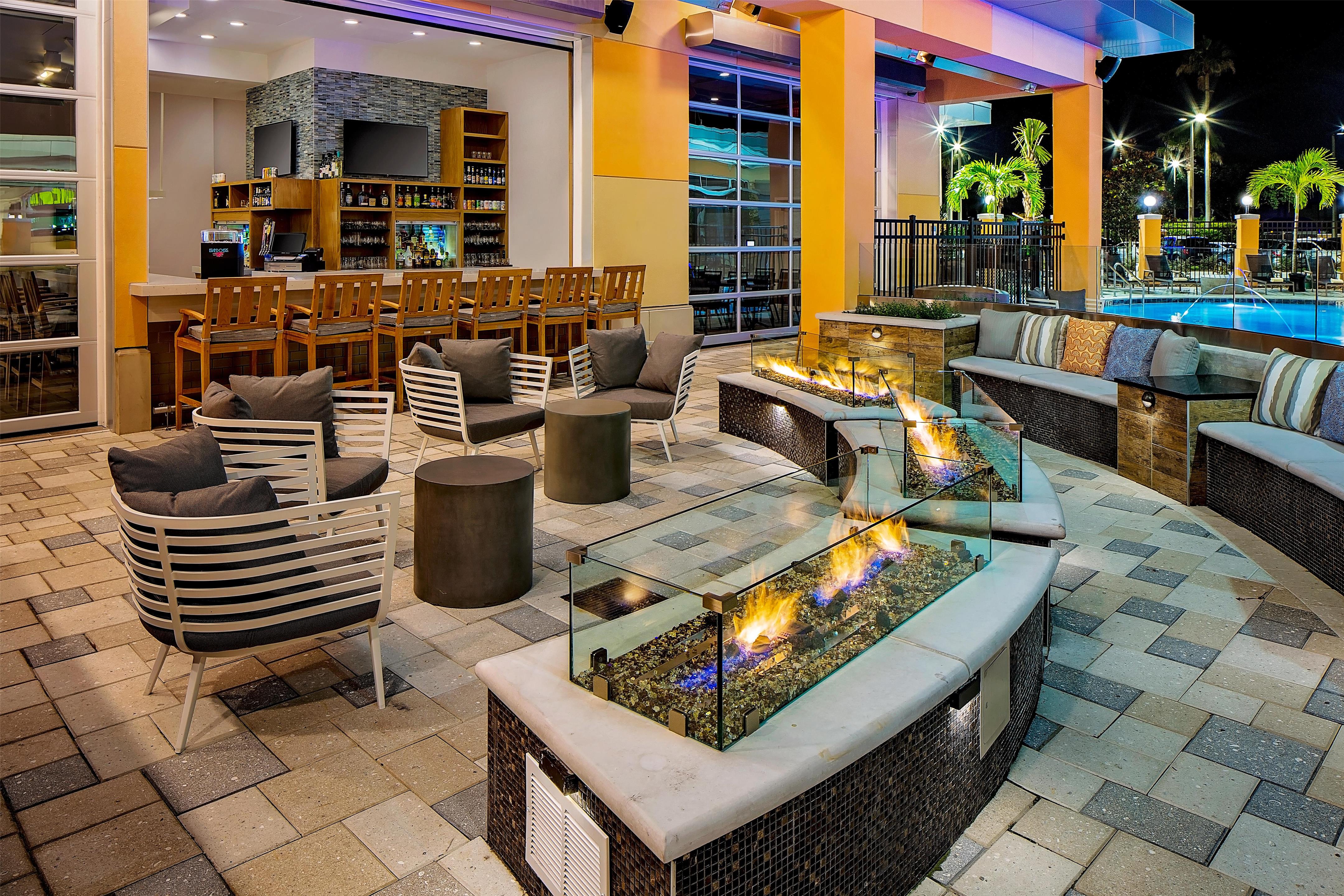 Bar Lounge | Hyatt Place across from Universal Orlando Resort