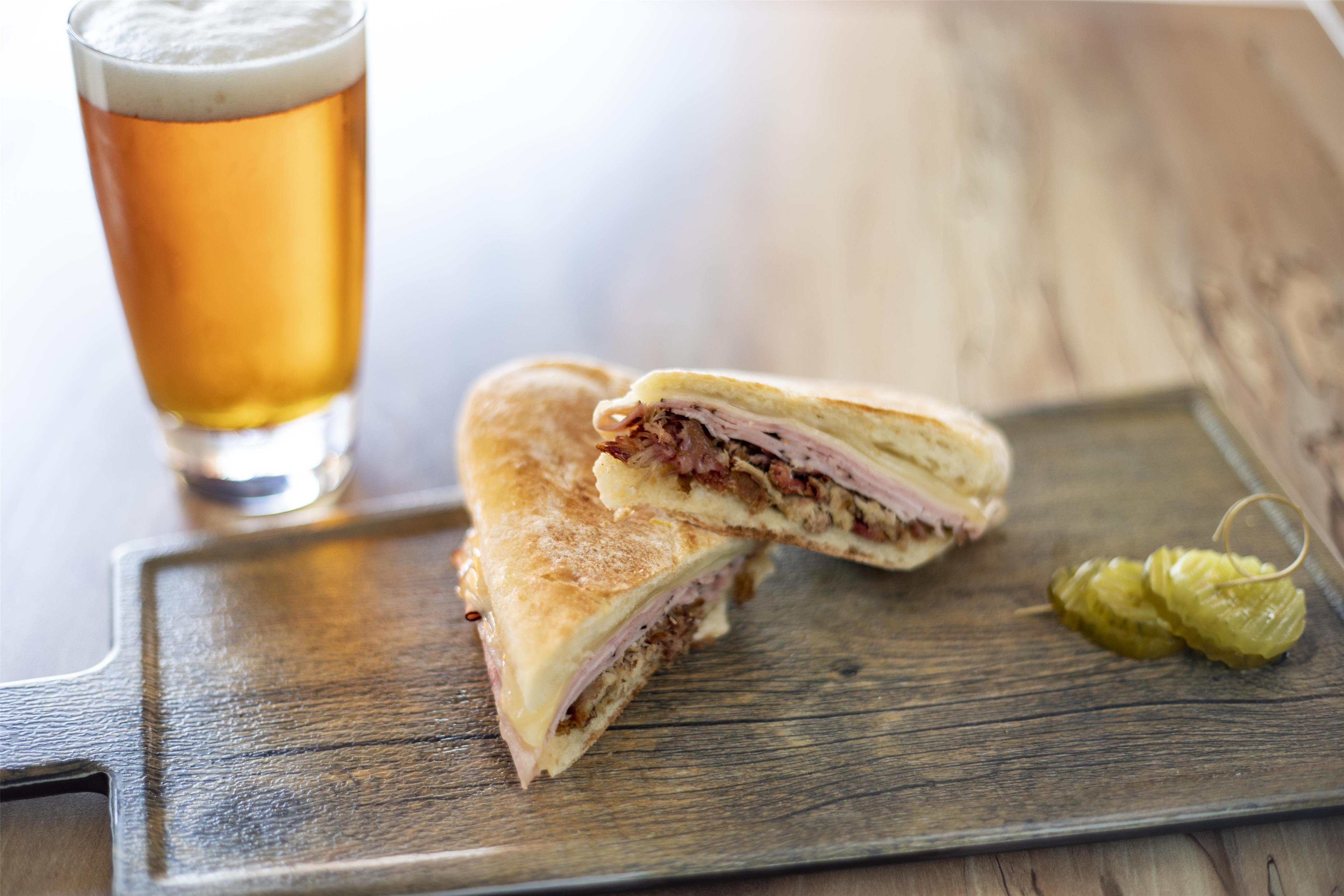 Restaurant | Hyatt Place across from Universal Orlando Resort