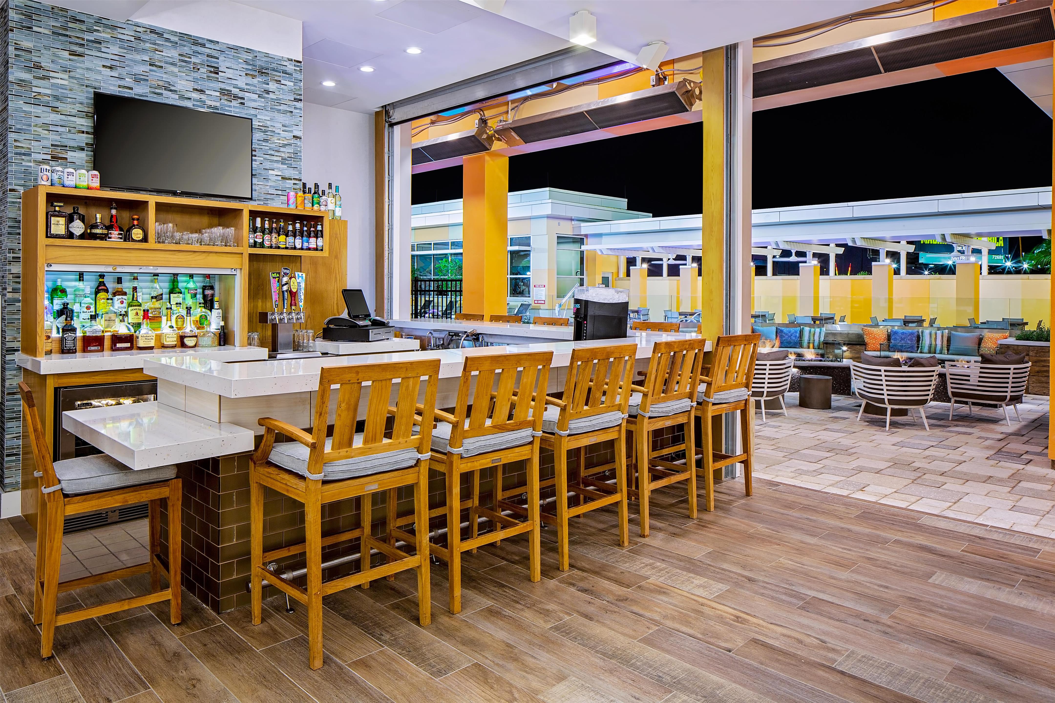 Bar Lounge | Hyatt Place across from Universal Orlando Resort