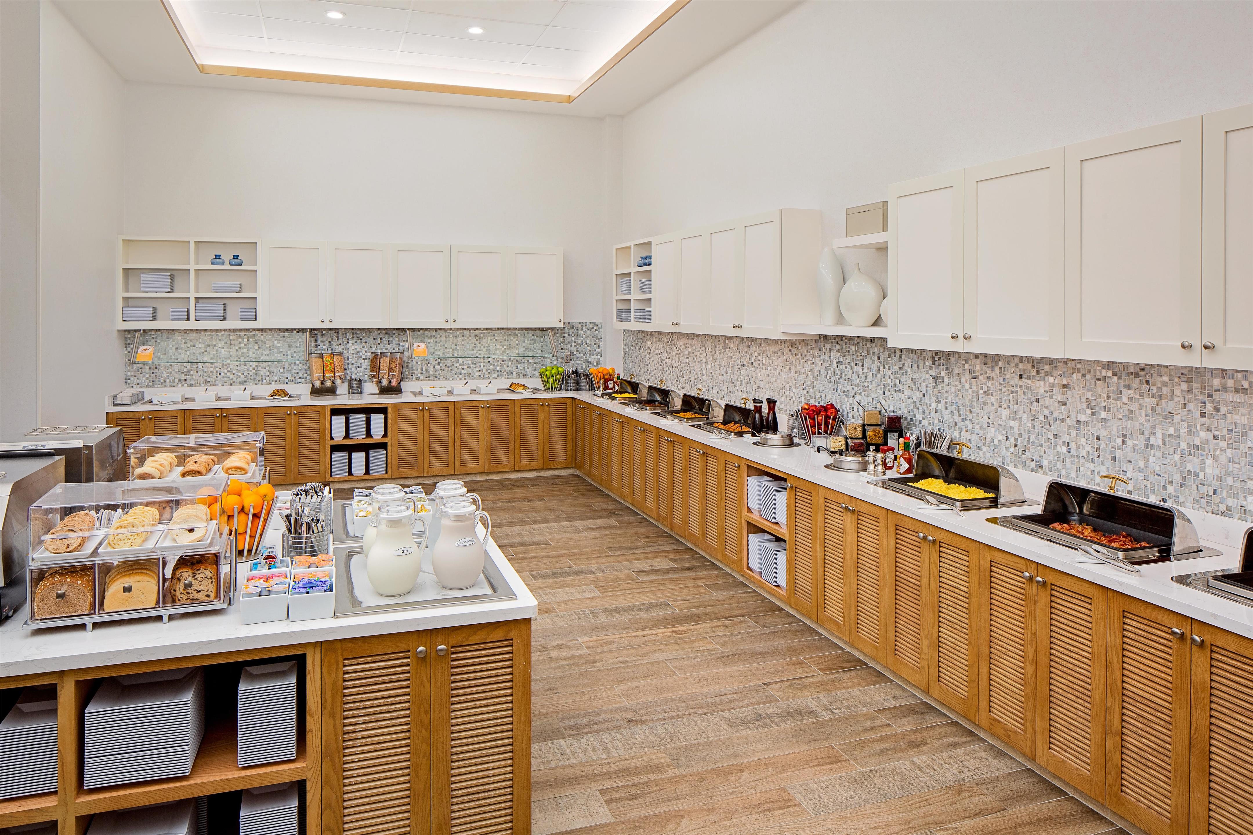 Breakfast Area | Hyatt Place across from Universal Orlando Resort
