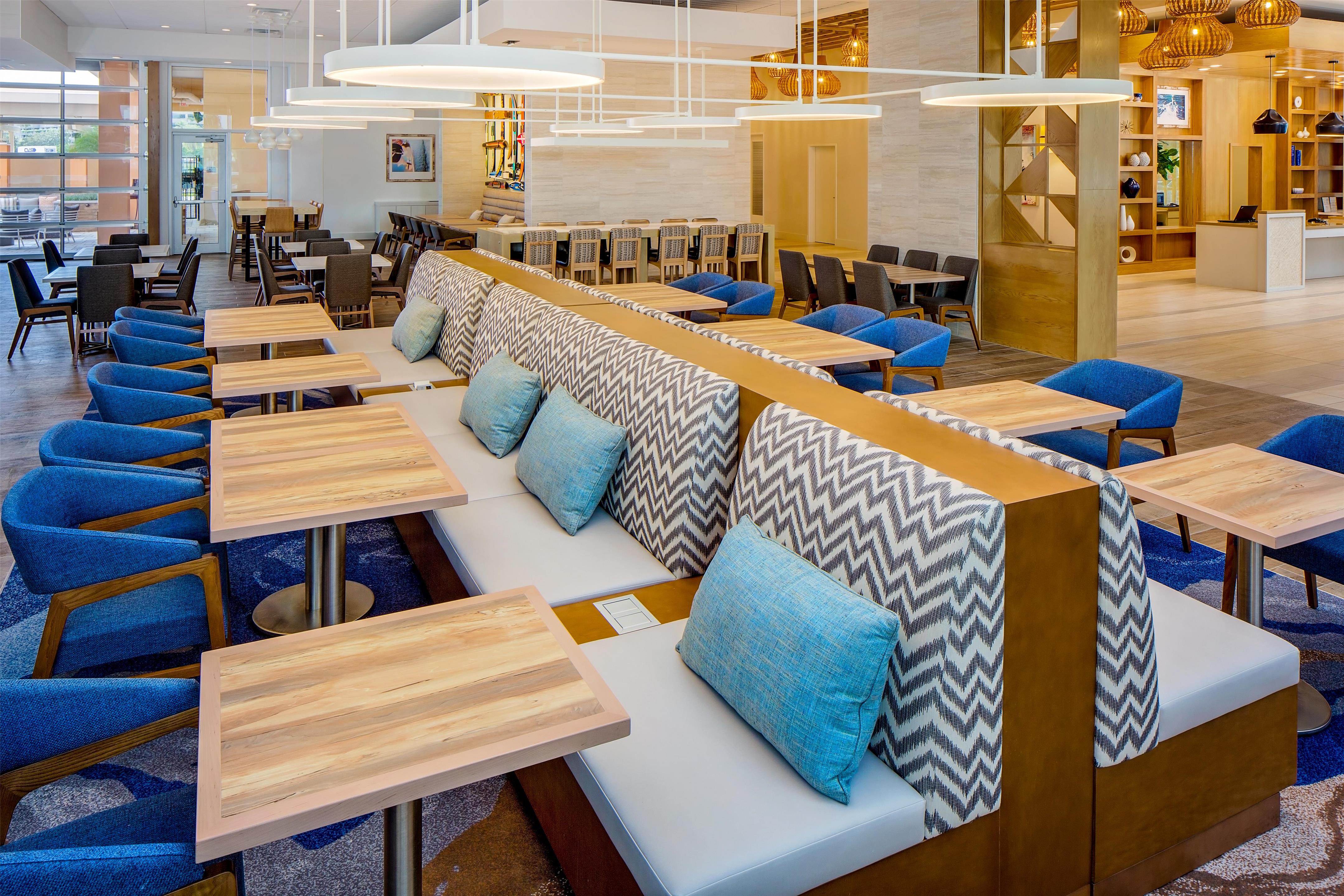 Restaurant | Hyatt Place across from Universal Orlando Resort