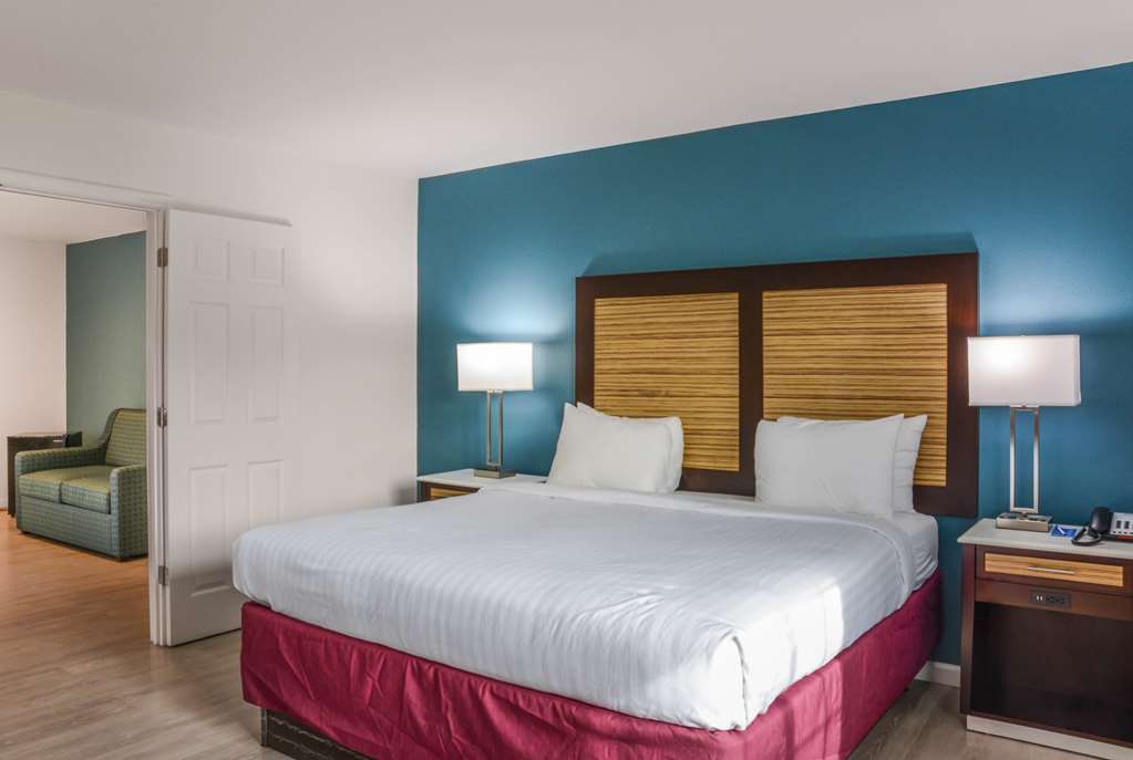 RODEWAY INN MILFORD-guestroom-Guest Room,Suite,On-Site.jpg
