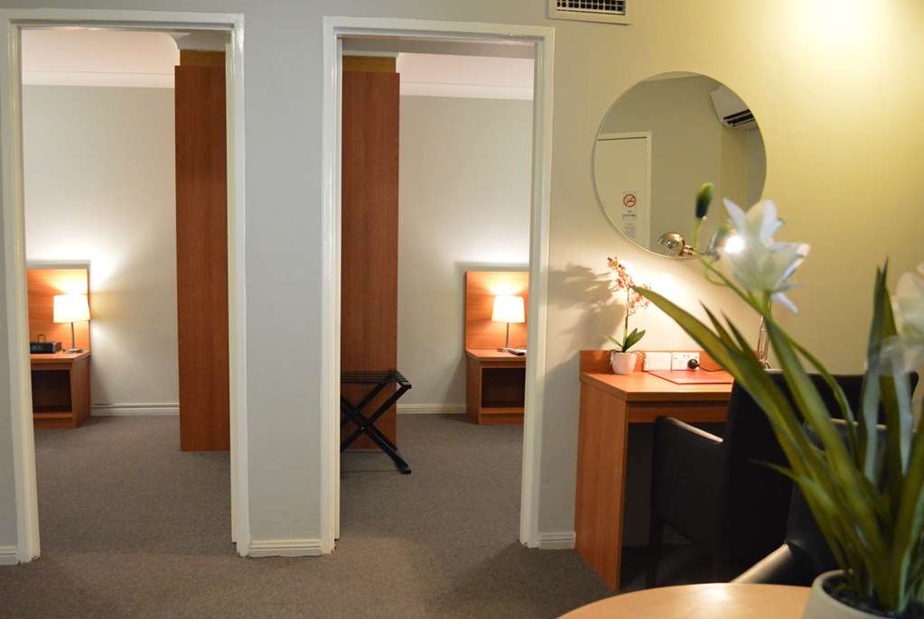 RAMADA HOTEL AND SUITES SYDNEY-guestroom-Guest Room,On-Site.jpg