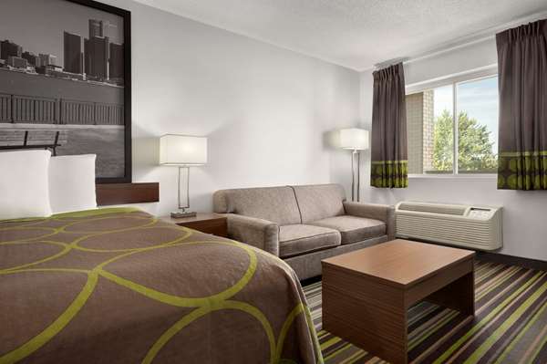  - Super 8 Motel Windsor