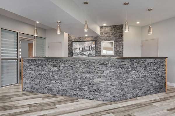  - Super 8 Motel Windsor