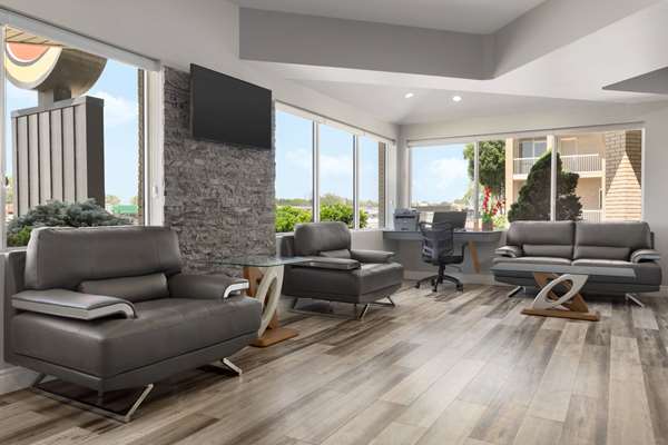  - Super 8 Motel Windsor