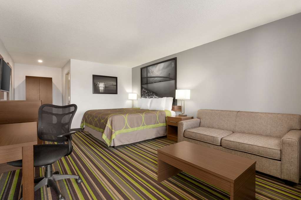 SUPER 8 BY WYNDHAM WINDSOR/DOUGALL-guestroom-Guest Room,On-Site.jpg