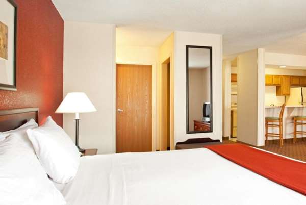 Suite - Baymont Inn & Suites Merrillville - I-65, Exit 253