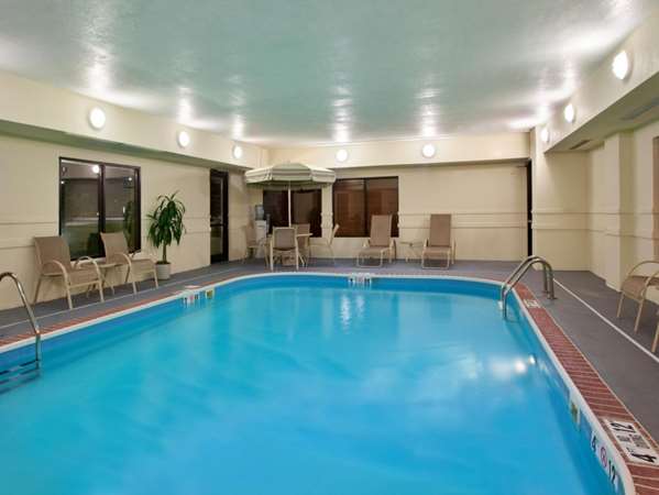 Pool - Baymont Inn & Suites Merrillville - I-65, Exit 253