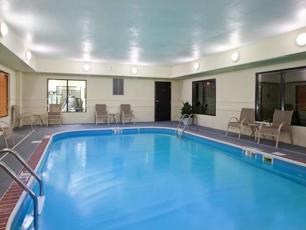 Pool - Baymont Inn & Suites Merrillville - I-65, Exit 253