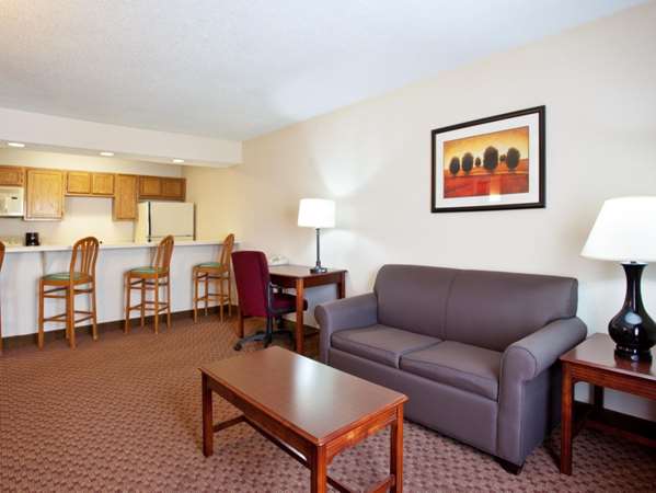 Suite - Baymont Inn & Suites Merrillville - I-65, Exit 253