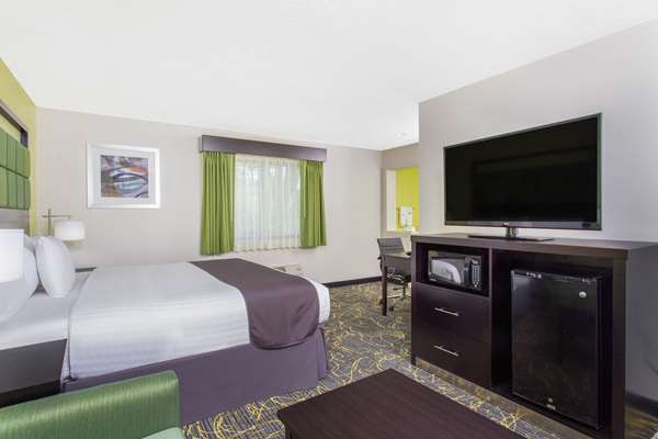 1 King Bed, Suite, Jetted Tub, Non-Smoking