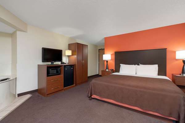 Suite - AmericInn Coon Rapids