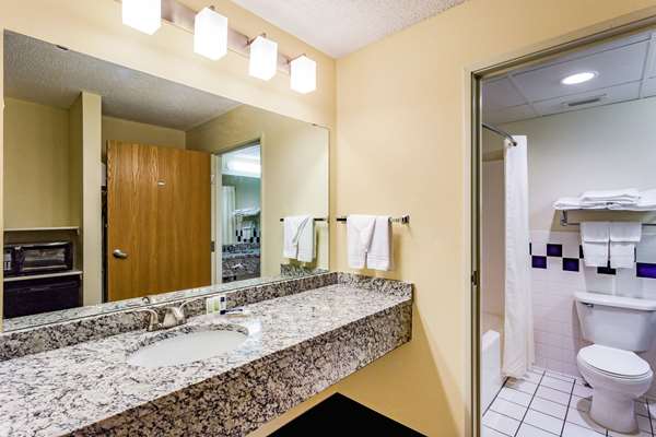  - AmericInn Hotel & Suites Long Lake