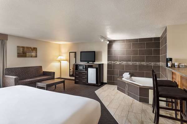 1 King Bed, Studio Suite, River View, Non-Smoking