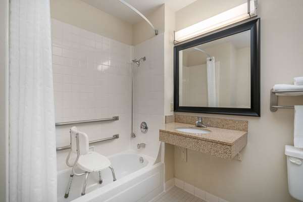  - AmericInn Hotel & Suites Johnston - I-35 & I-80, Exit 131