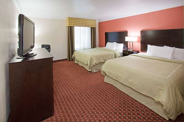  - AmericInn Hotel & Suites Johnston - I-35 & I-80, Exit 131