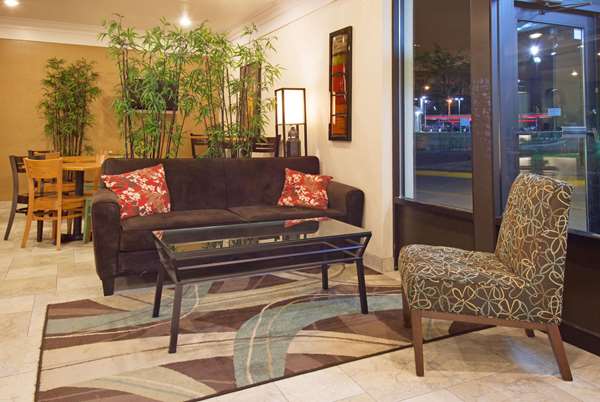  - AmericInn Hotel & Suites Johnston - I-35 & I-80, Exit 131