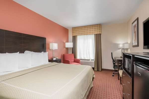  - AmericInn Hotel & Suites Johnston - I-35 & I-80, Exit 131
