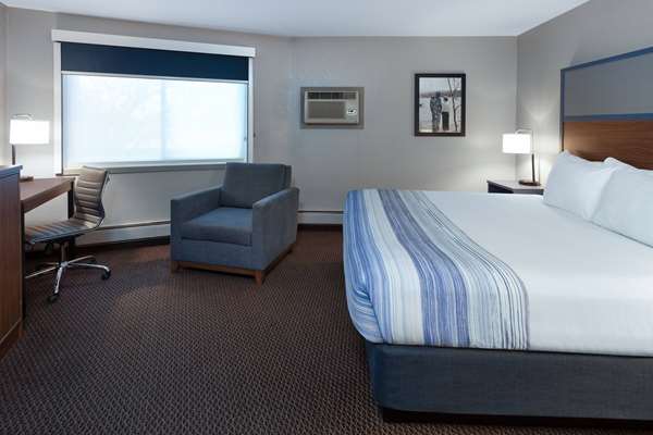 1 King Bed, Non-Smoking