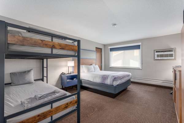 1 Queen Bed, Single Bunk Bed, Non-Smoking