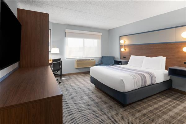 1 Queen Bed, Mobility Accessible Room, Roll-In Shower, Non-Smoking
