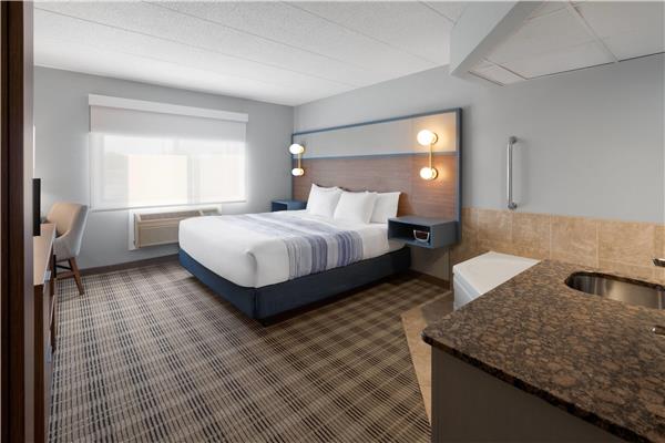 1 King Bed, Deluxe Studio Suite, Non-Smoking