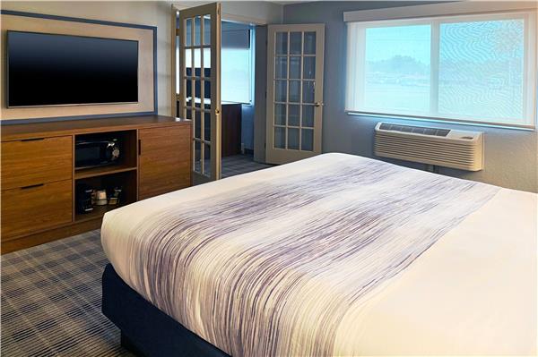 1 King Bed, Premier One Bedroom Suite, Non-Smoking